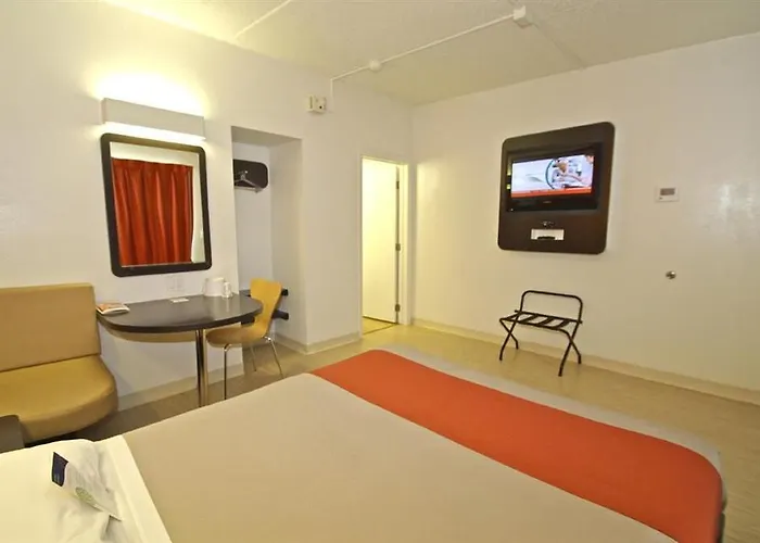 Hotel 6-villa Park, Il - Chicago West